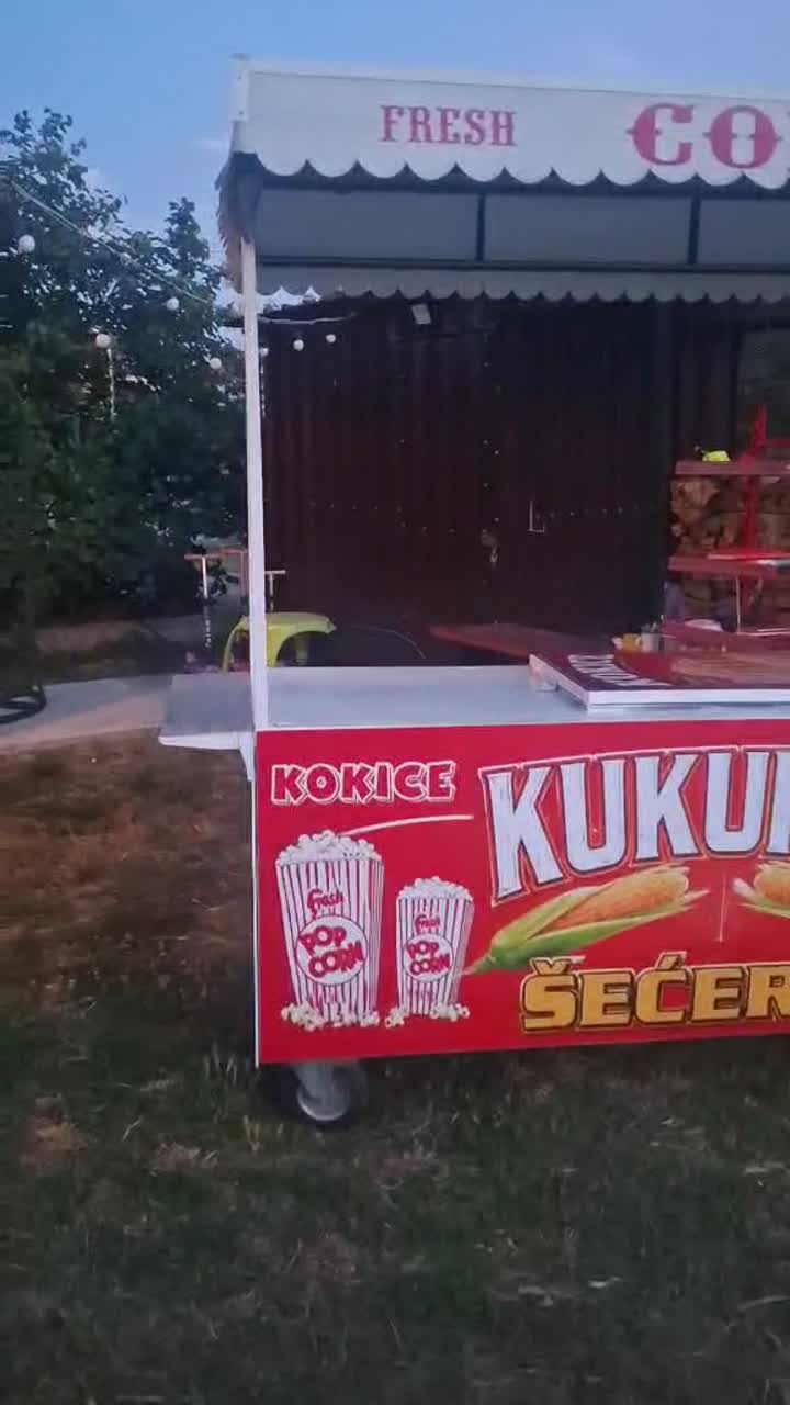 PRODAJE SE PROFESIONALNI ŠTAND ZA KOKICE I KUVANI/PEČENI KUK